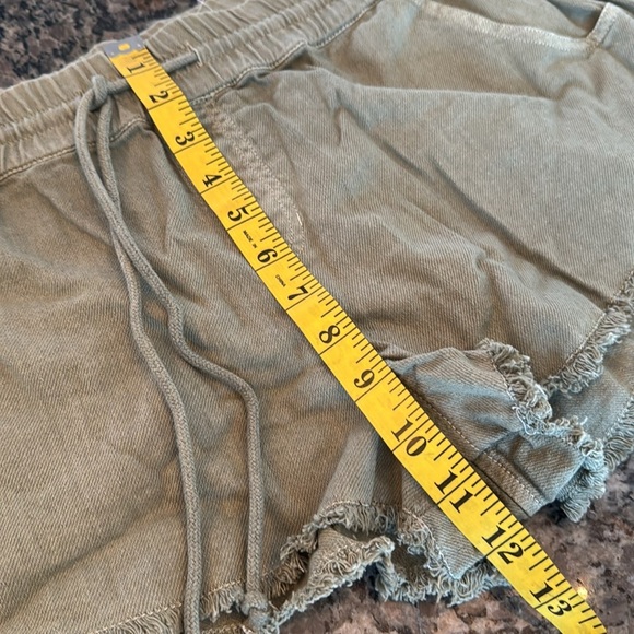 Roxy scenic route drab green shorts NWT L - Picture 9 of 10